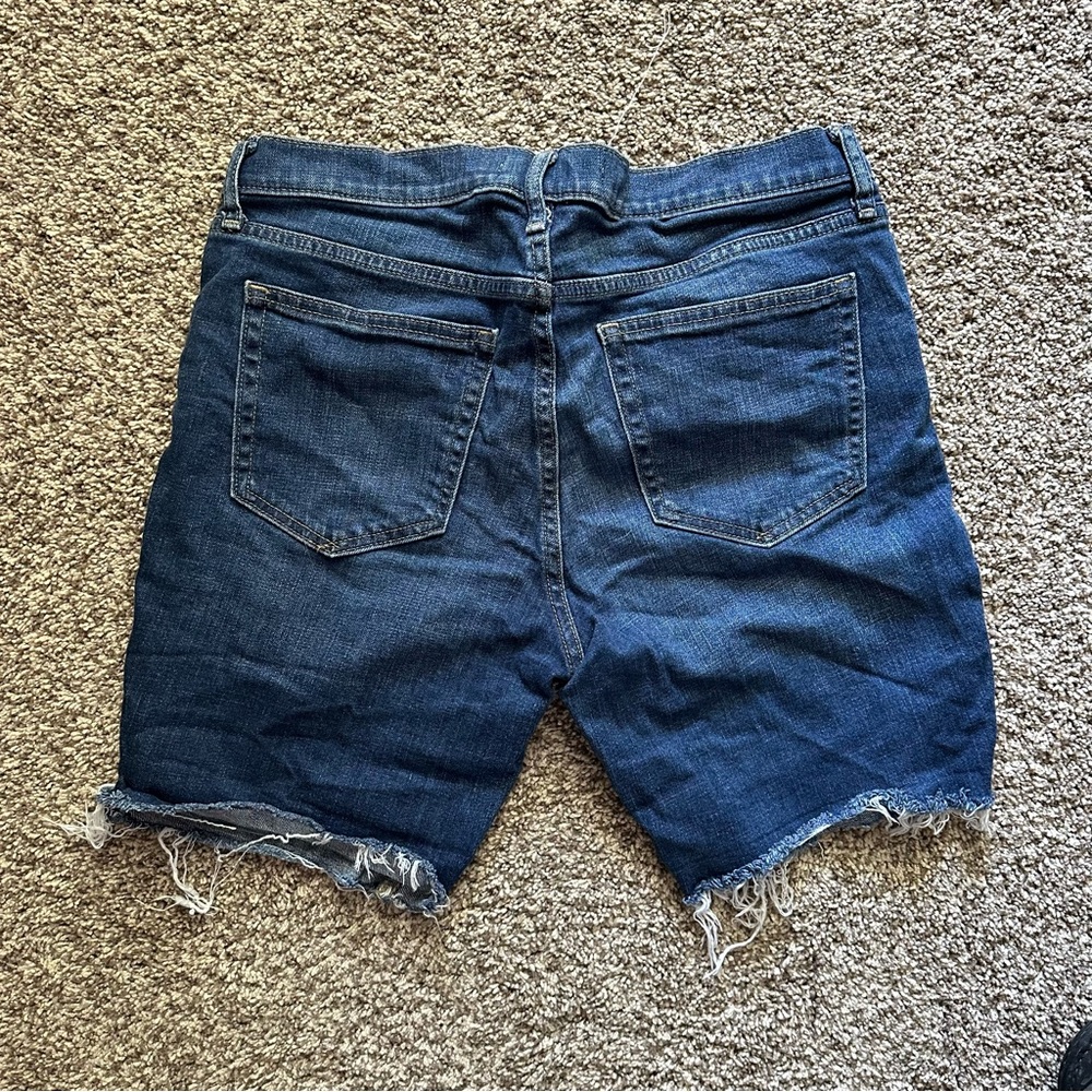 EUC Gap Bermuda Short